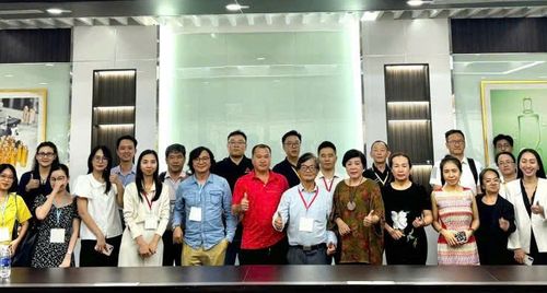 KỶ NGUYÊN MỚI CỦA NGÀNH MỸ PHẨM LÀM ĐẸP VIỆT: KHI CÔNG NGHỆ CHẠM ĐẾN NIỀM TIN NGƯỜI TIÊU DÙNG