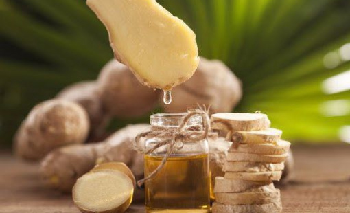 Massage thư giãn với tinh dầu gừng