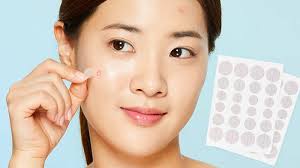 Có nên dùng miếng dán mụn sau khi nặn mụn không?