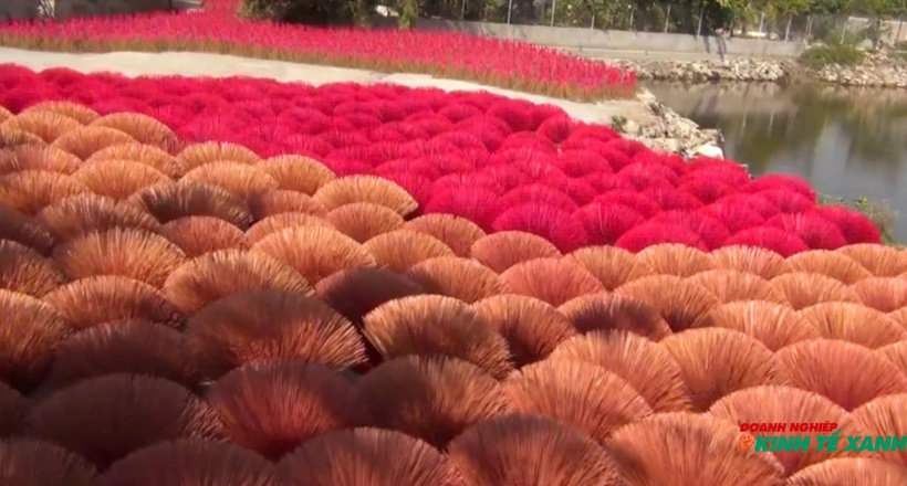 Làng nghề làm hương trăm tuổi tất bật ngày cận Tết