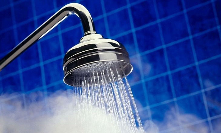 Vì sao da khô ngứa, châm chích sau khi tắm vào mùa đông?