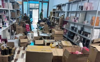 Phát hiện cơ sở kinh doanh mỹ phẩm 'chui', chứa hàng nghìn sản phẩm không rõ nguồn gốc ở TPHCM