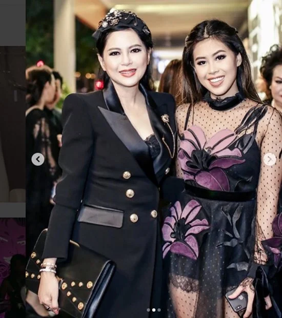 Đồ hiệu sang chảnh ngút ngàn, em chồng Hà Tăng vẫn lâm cảnh mặc sến