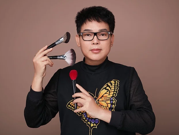 Nghệ sỹ trang điểm Hồ Khanh trở lại ghế nóng Cây Cọ Vàng