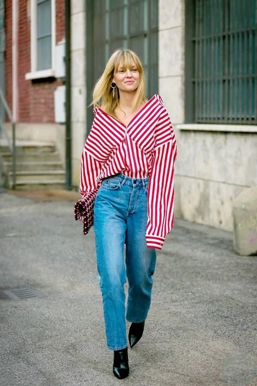 Quên kiểu quần jeans bó giò đi, đây mới là mốt jeans thống trị 2019