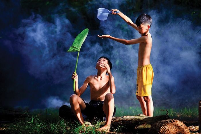 Sông núi đầu đời