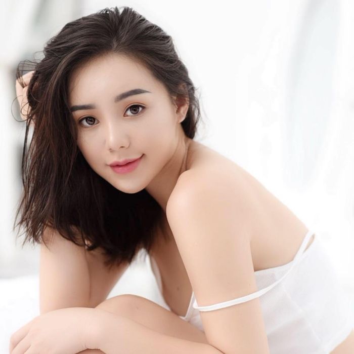 Thế giới sao: Hotgirl đóng phim