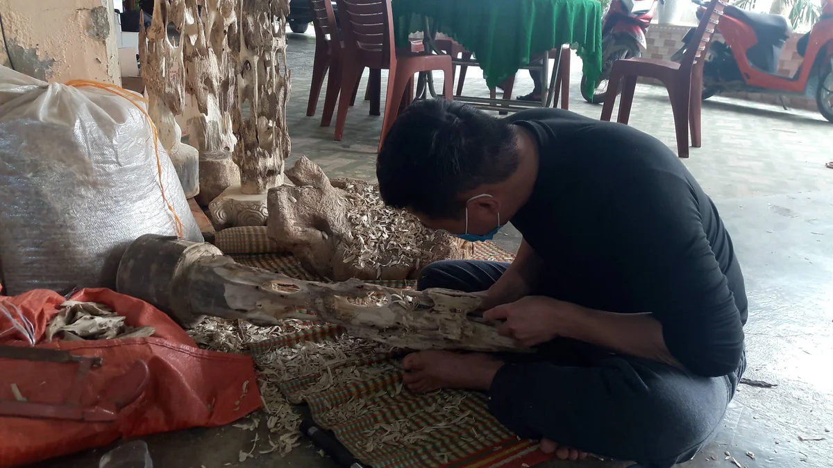 Chế tác từ cây gió trầm.