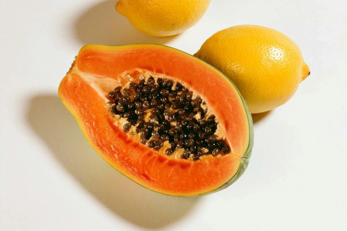 Mặt nạ đu đủ và chanh hỗ trợ giảm dầu, làm sáng da.