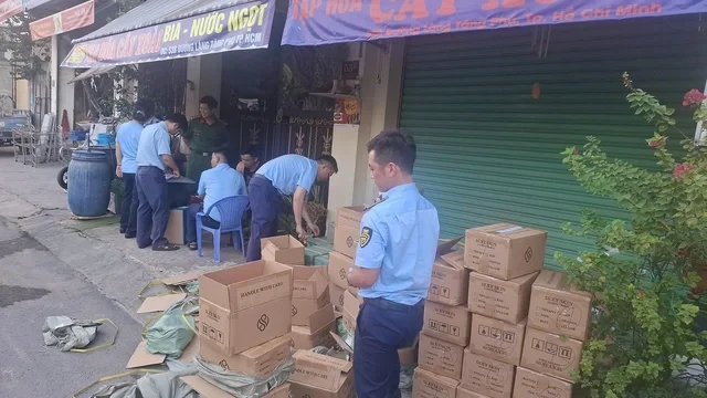 354 thùng chứa 5.664 chai mỹ phẩm bị thu giữ. Ảnh: Đội Quản lý thị trường số 9.