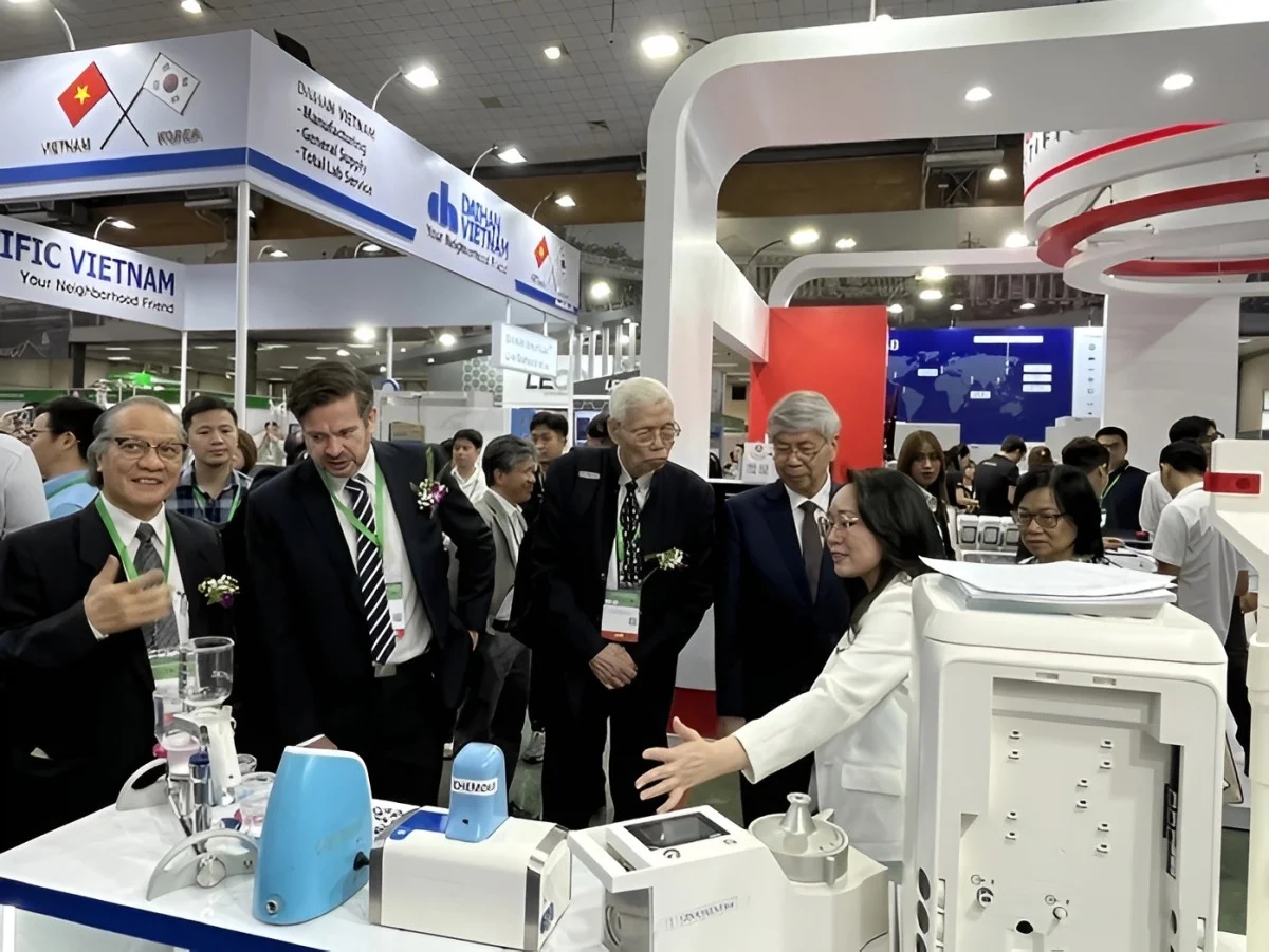 Quang cảnh triển lãm Analytica Hanoi 2026